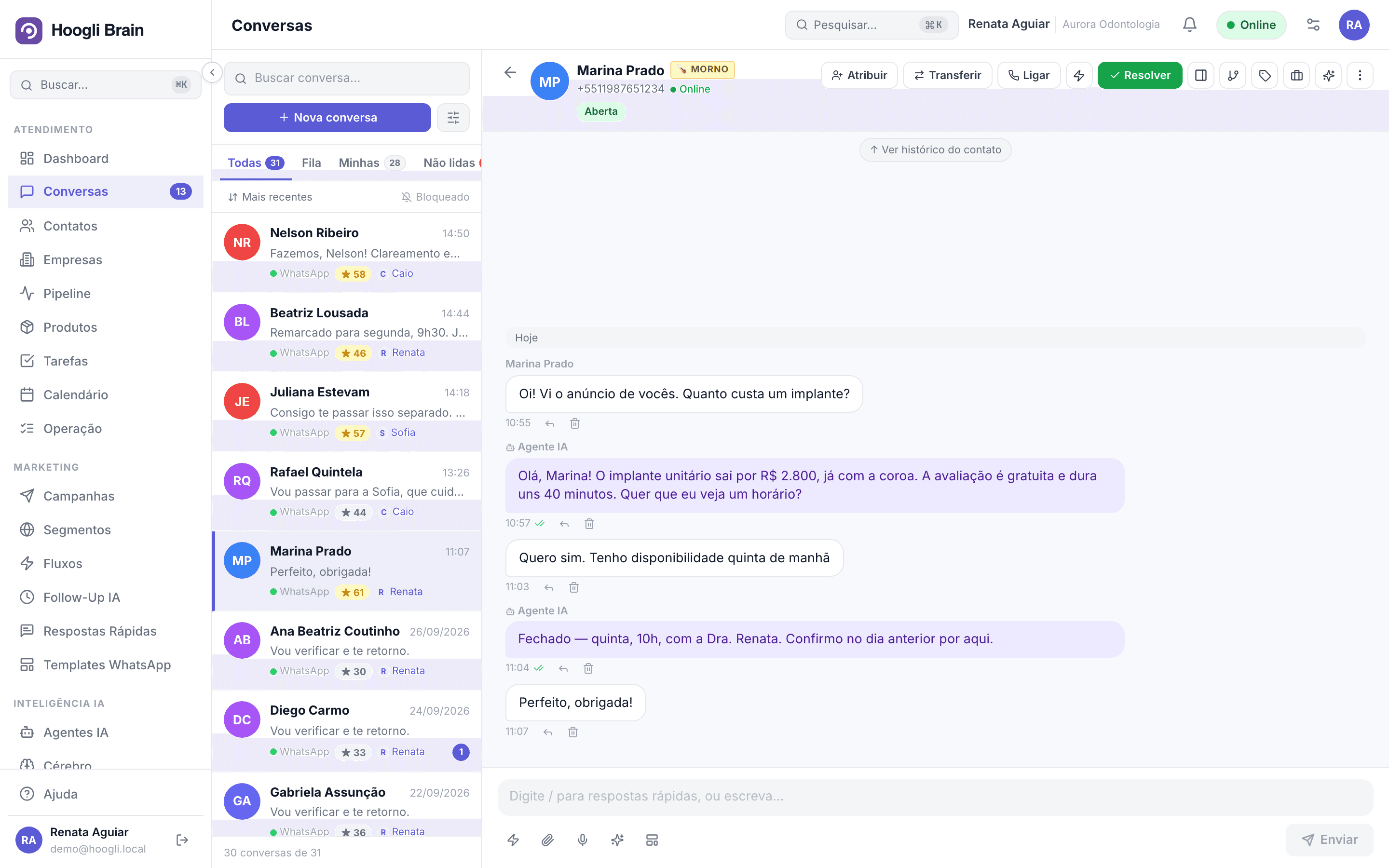 Caixa de conversas do WhatsApp, com uma conversa aberta e duas respostas escritas pela IA